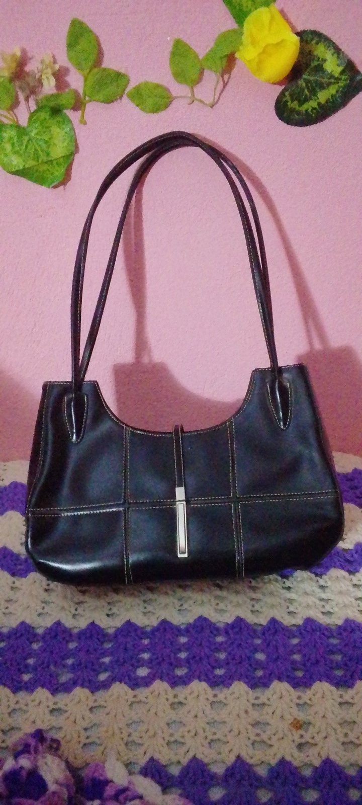 Un sac à main noir