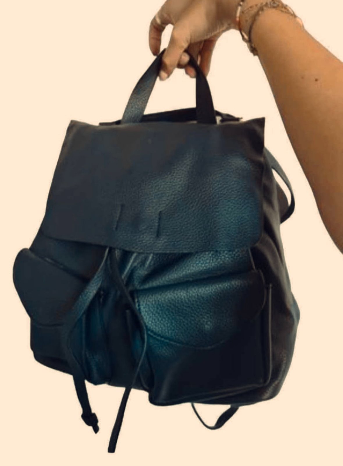 Grand sac à dos avec texture et rabat