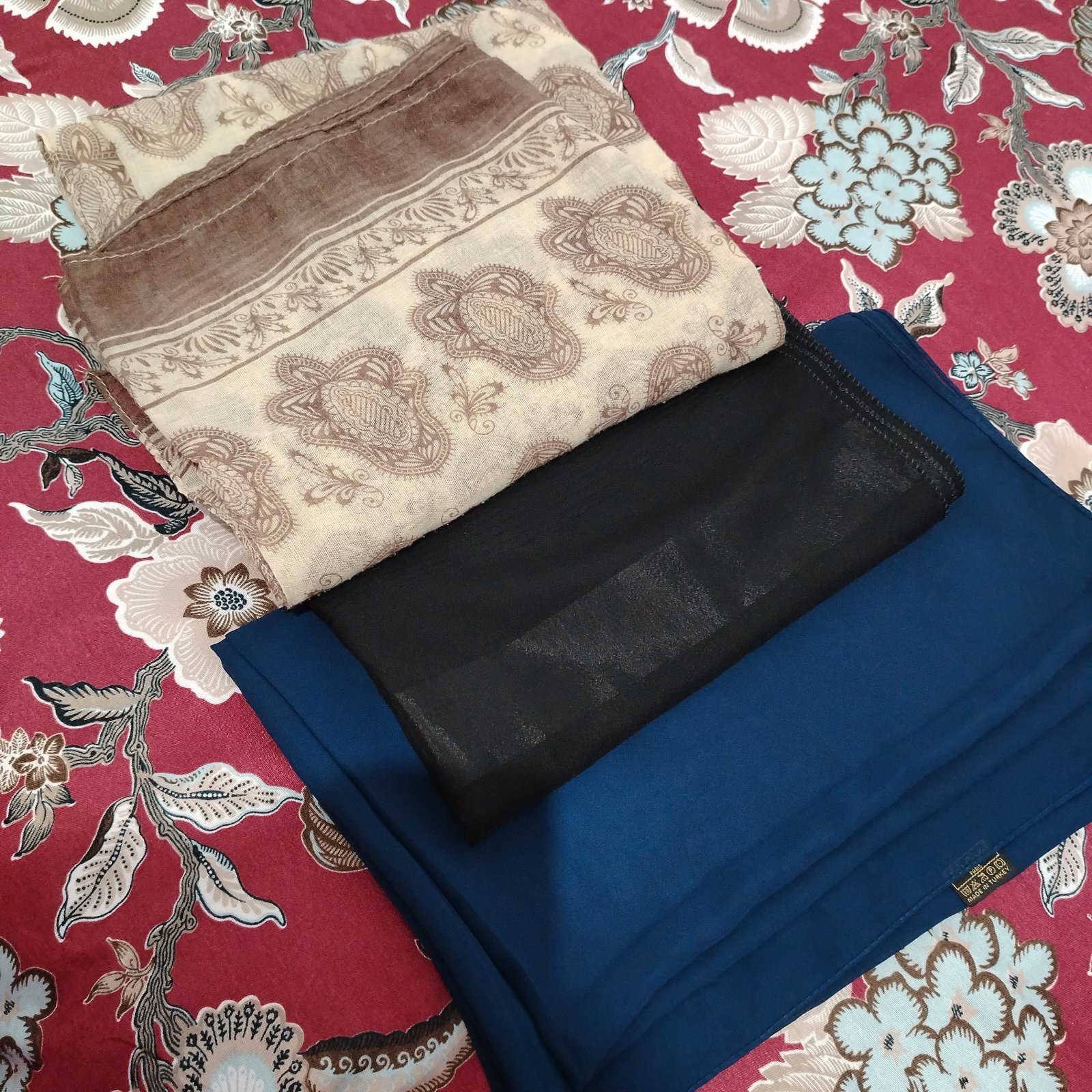 3 foulards 
