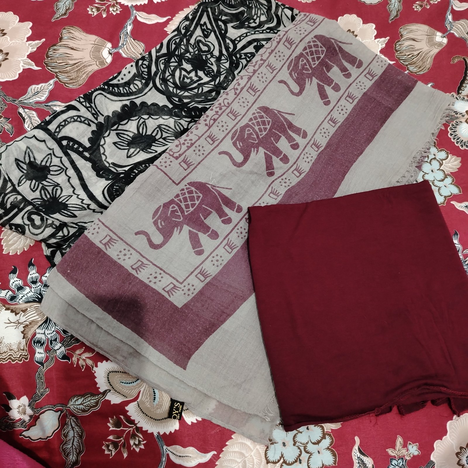 3 foulards 