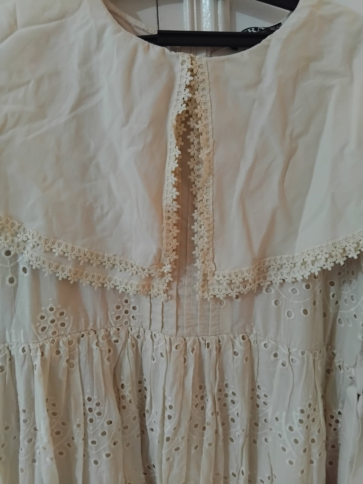 Tres jolie robe broderie anglaise taille 44 pour femme voilee