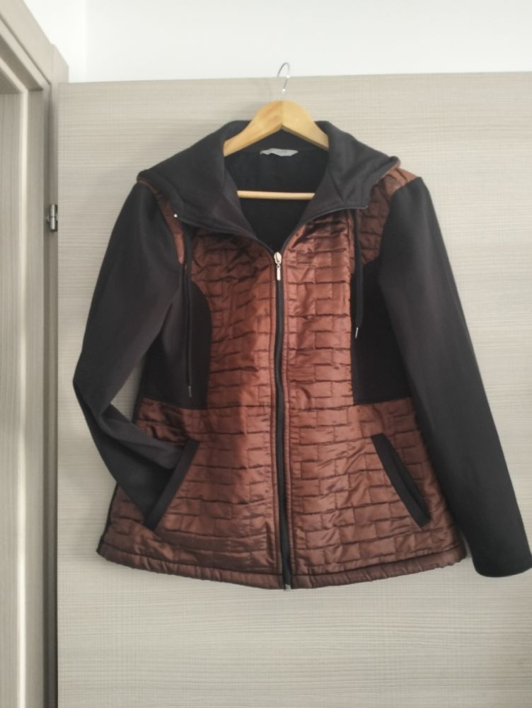 Cette veste bi-matière marron et noire pour femme 