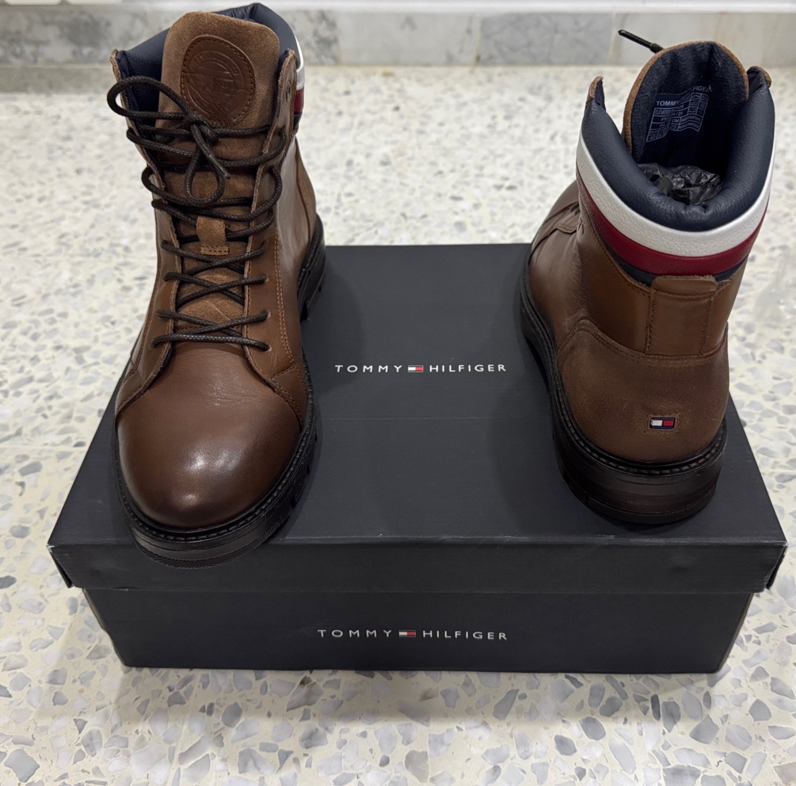 🔶Modèle : Tommy Hilfiger Elevated RWB Collar Leather Boot (FM0FM03825)