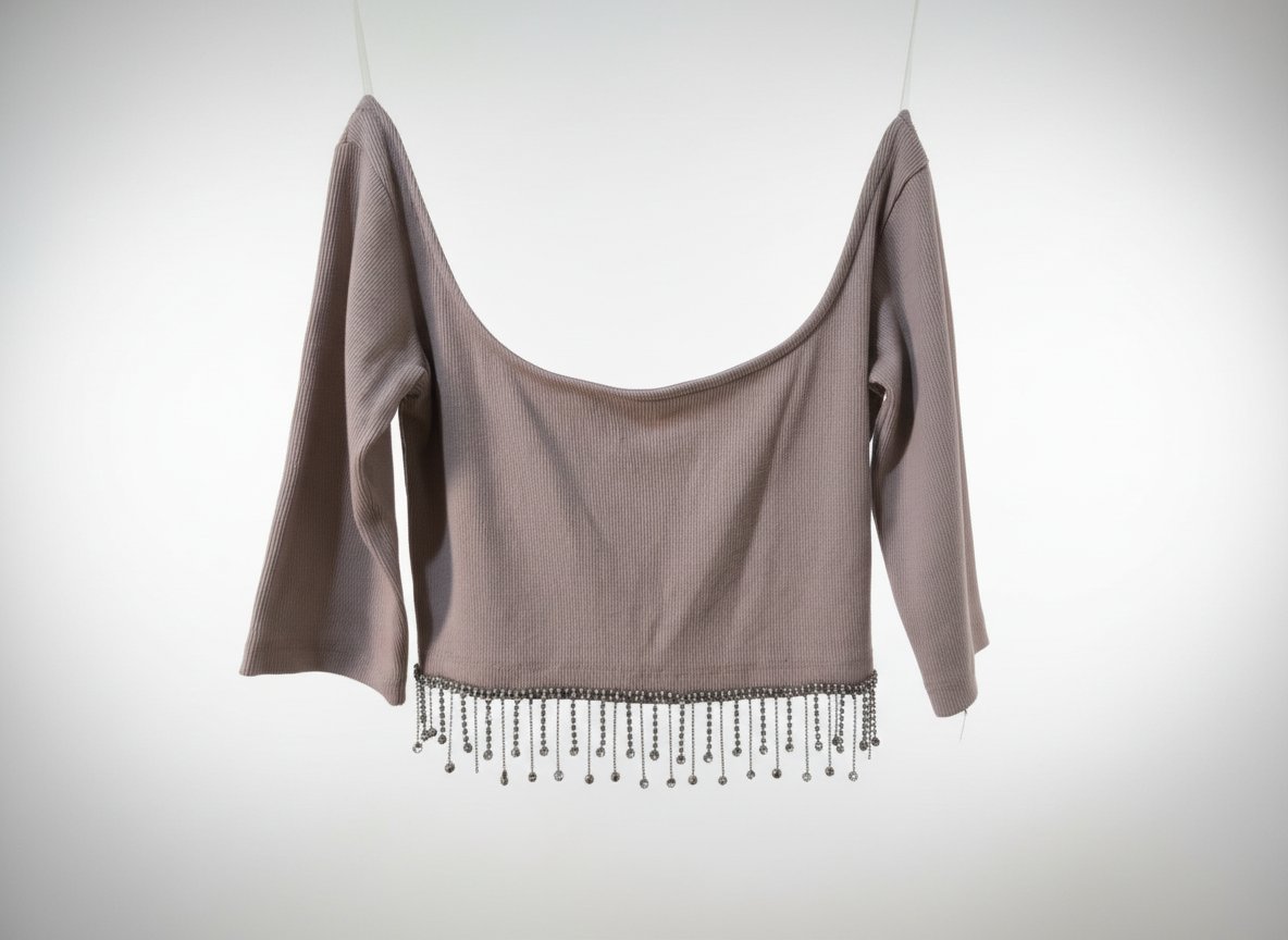 Top côtelé vieux rose à épaules dénudées avec détails strass. Stylé, confortable et en très bon état.