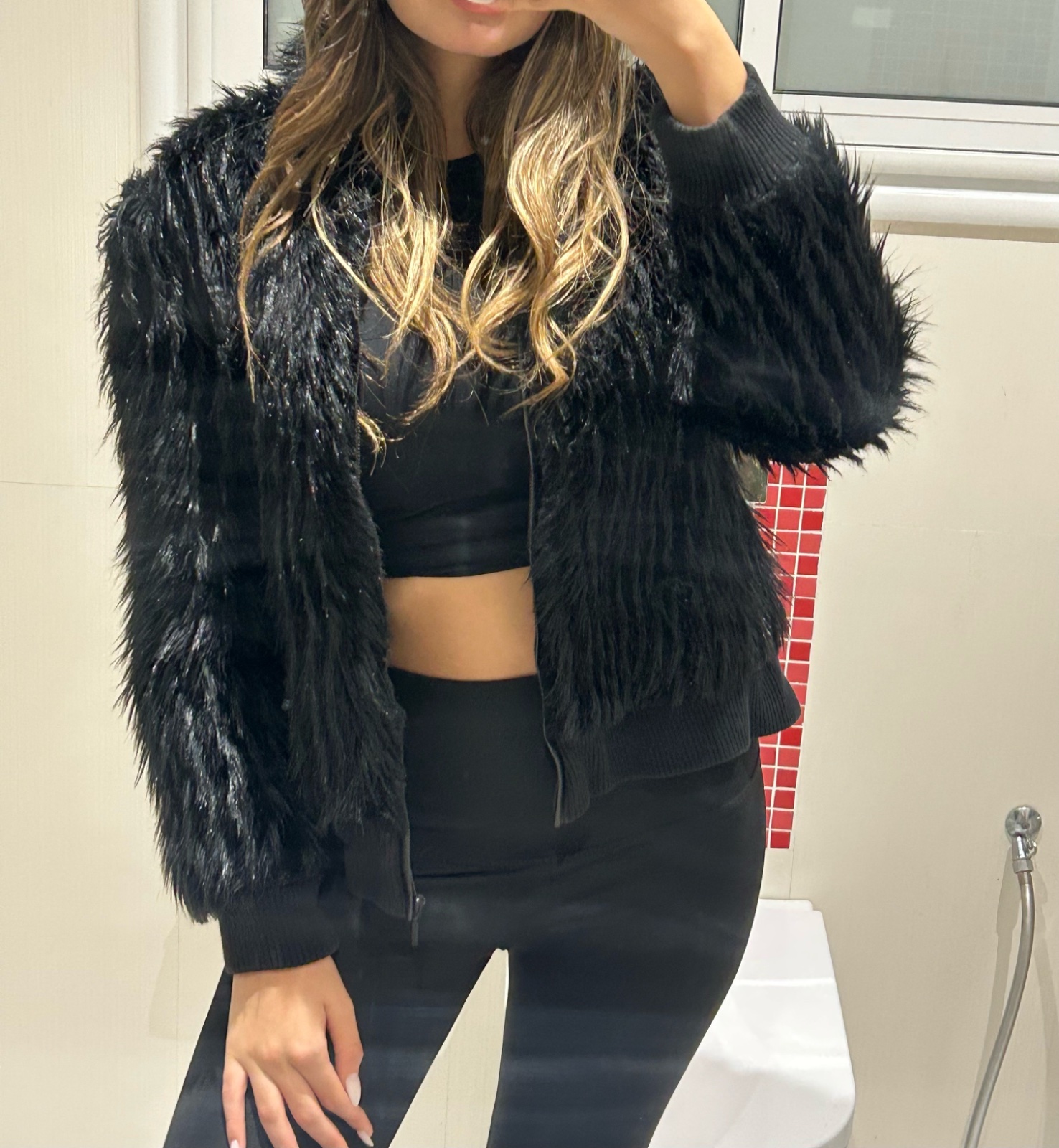Veste en fausse fourrure noire Zara