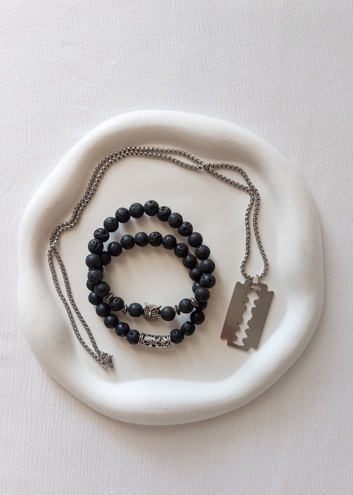 Collier et 2 bracelets