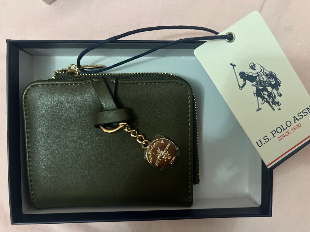 Un porte-monnaie U.S POLO ASSN avec sa boîte d’origine