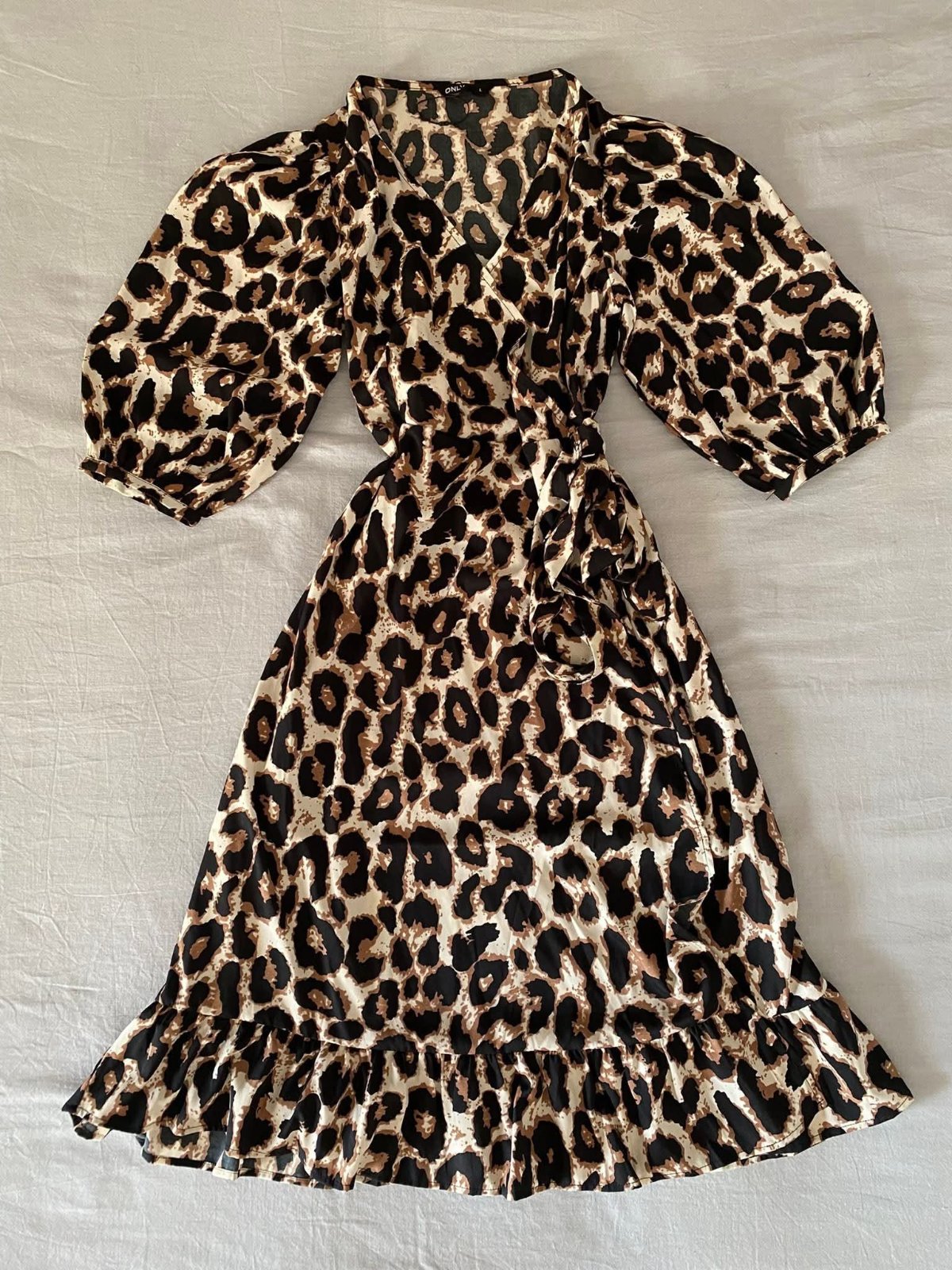Robe porte-feuille neuve de la marque Only