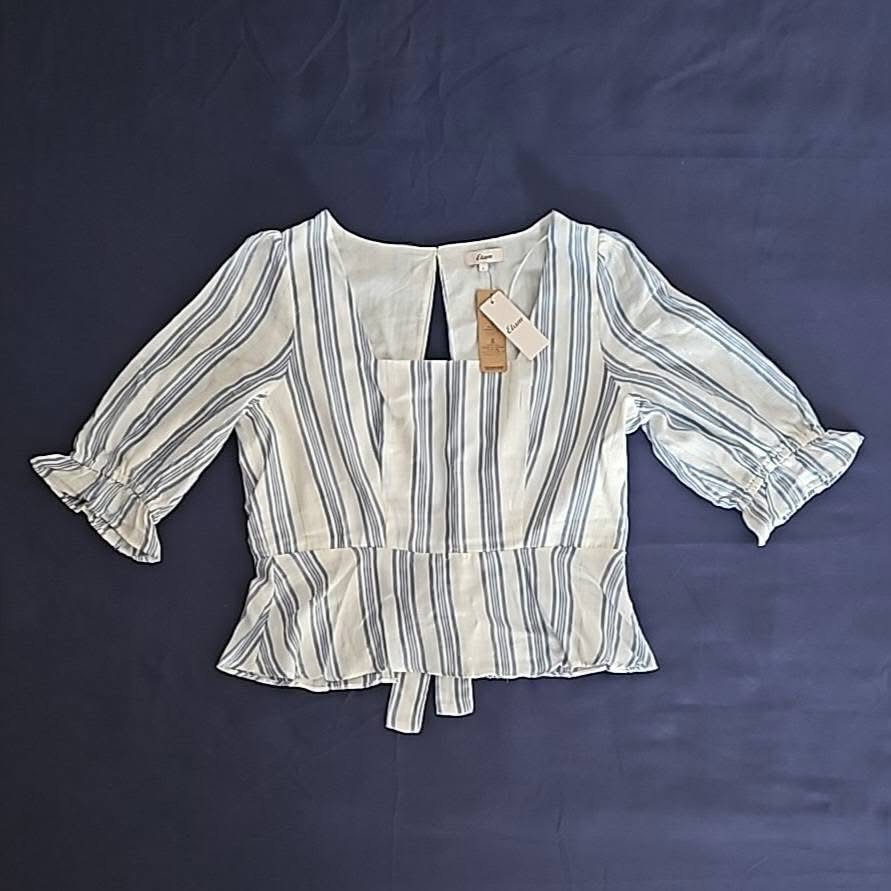 Blouse blanche rayée en bleu et fils métallique doré