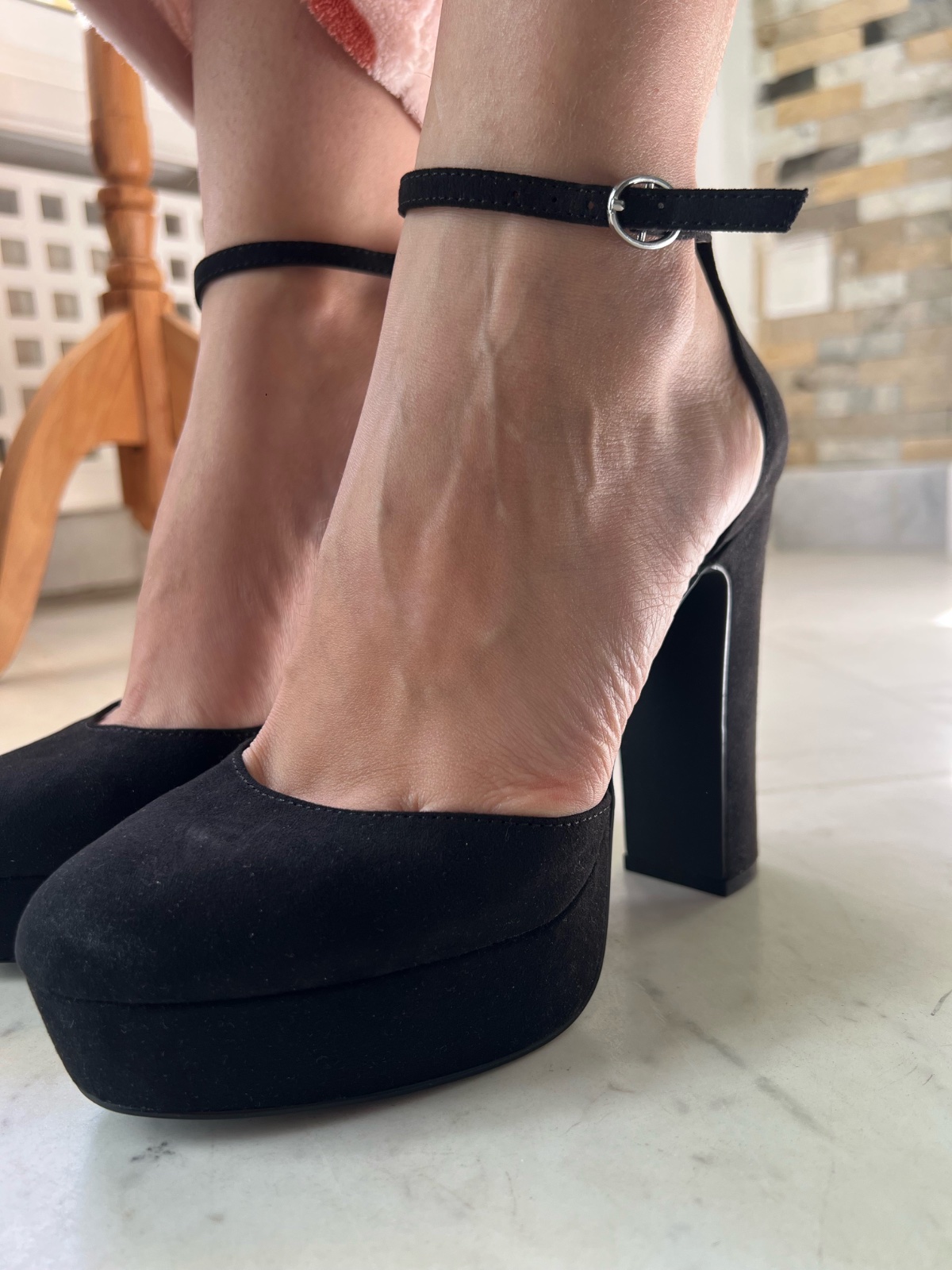 Escarpins plateformes noirs en daim