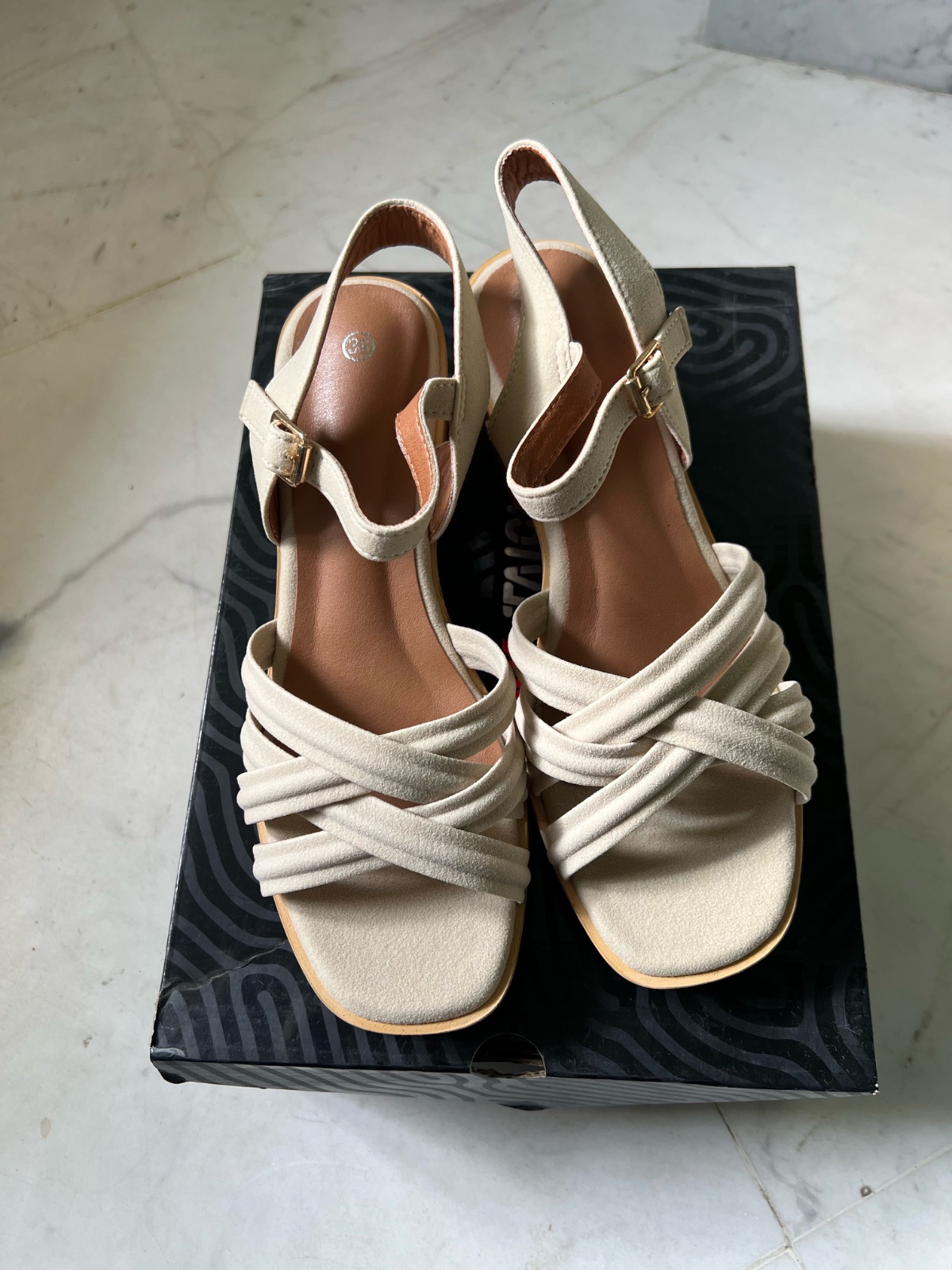 Sandales compensées beige