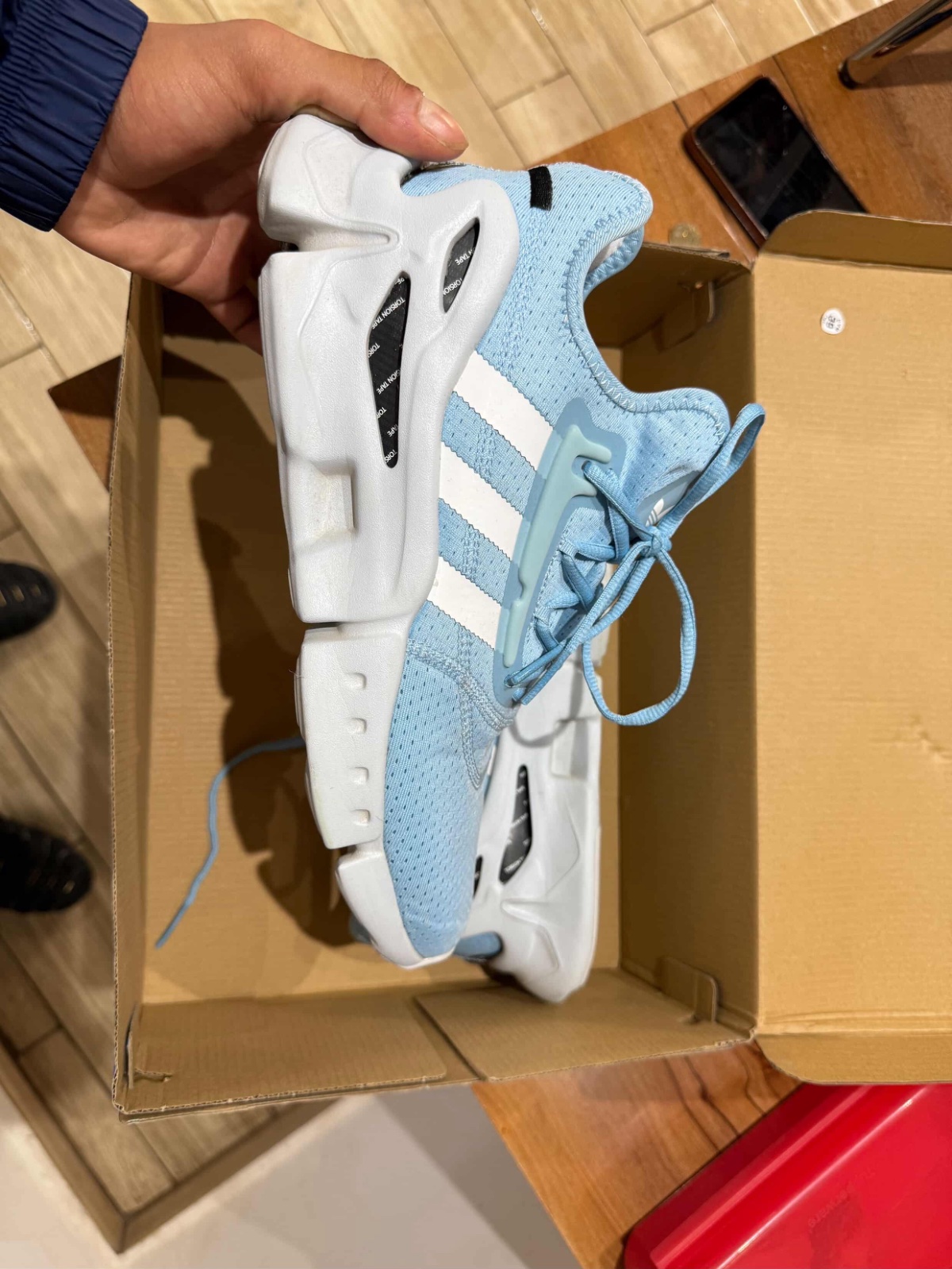 Adidas bleu ciel 