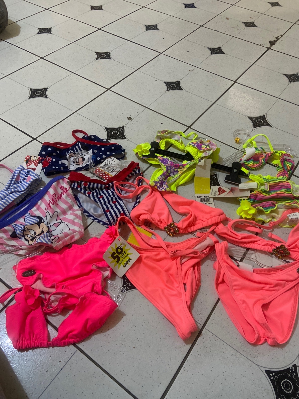 Des maillots fillettes
