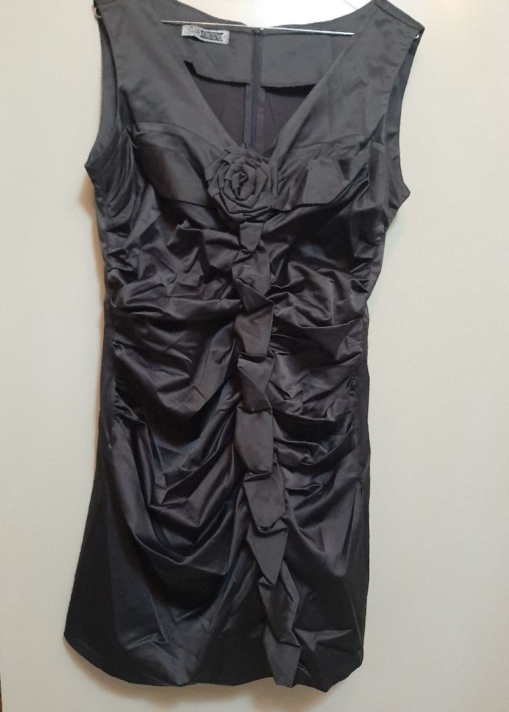 Robe neuve avec étiquette 