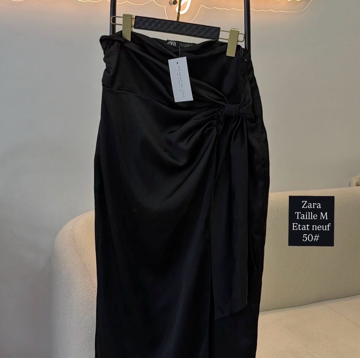 Jupe satin  noir avec fente zara