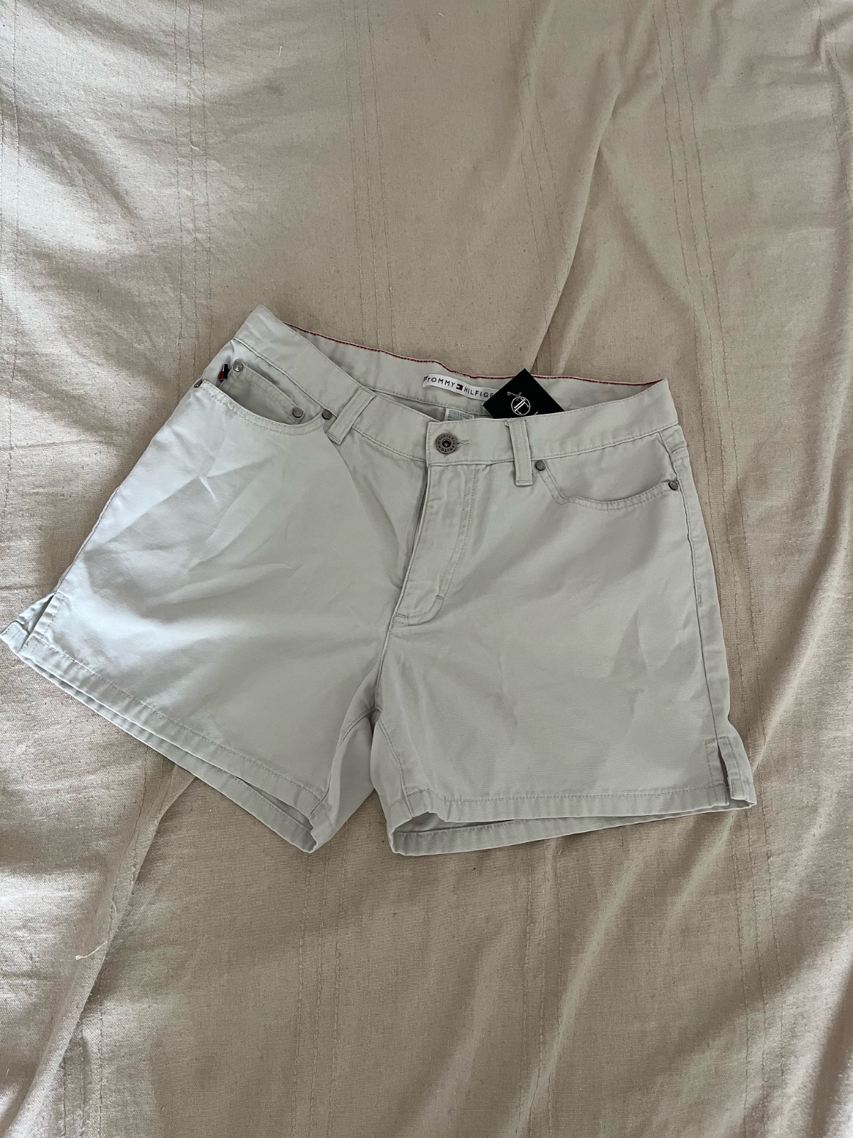 Short tommy avec etiquette