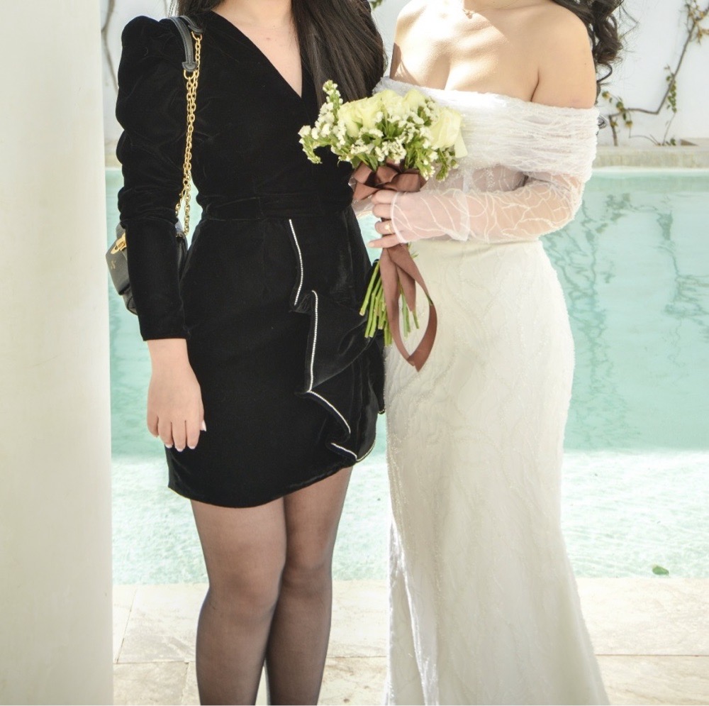 Une robe noire de la marque Soraya_maisondecouture