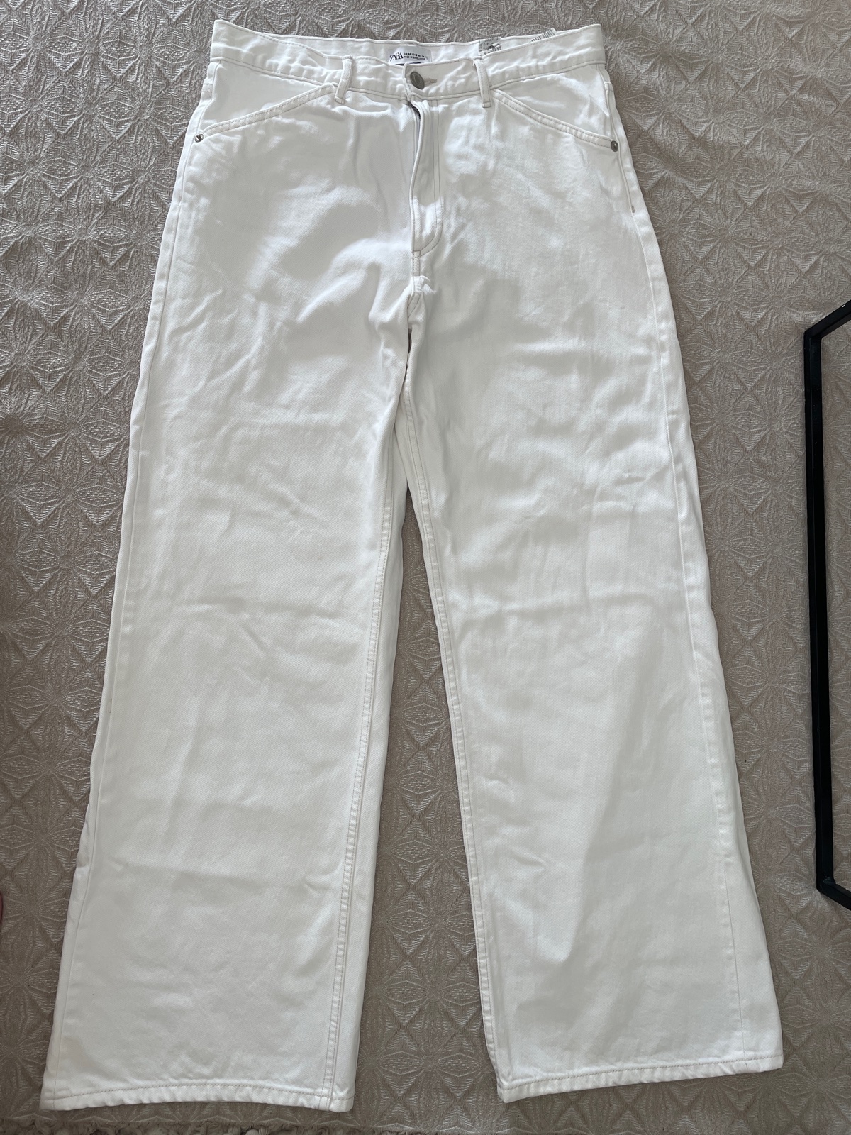 Jean blanc coupe large taille 40 de la maraue ZARA