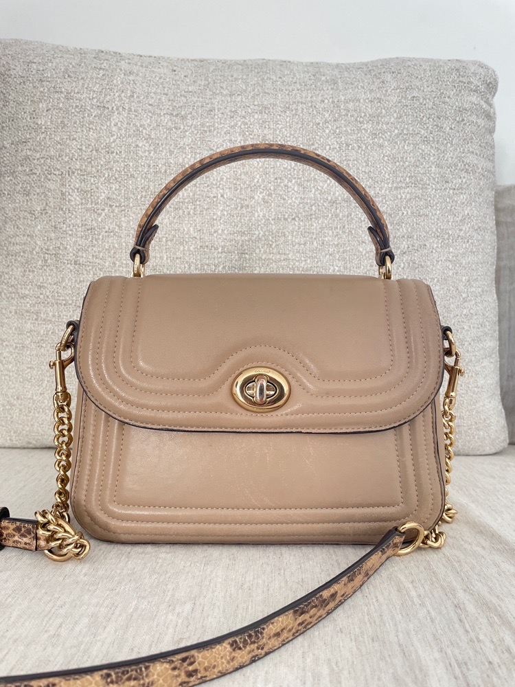 Sac coach en véritable cuir de vache 🤩🤩🤩🤩couleur taupe en bon état 