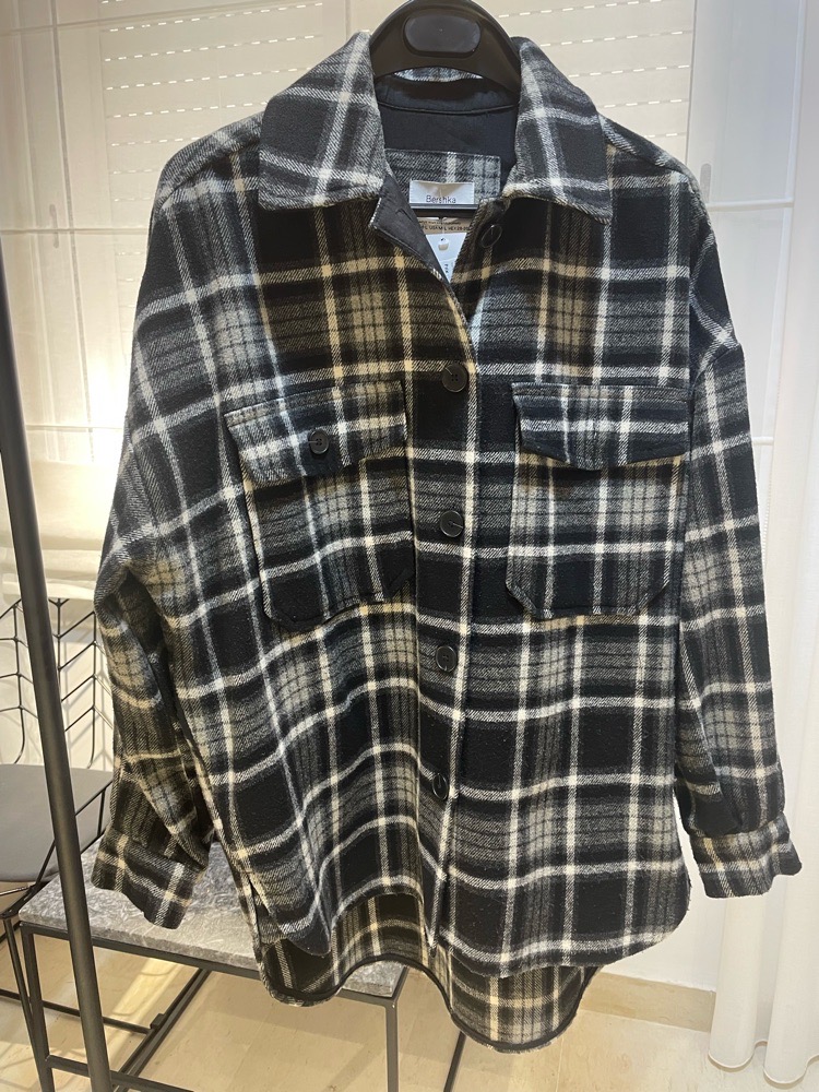 Veste bershka m/l noir et blanc