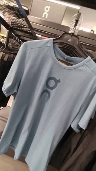 T-Shirt On Cloud On Running