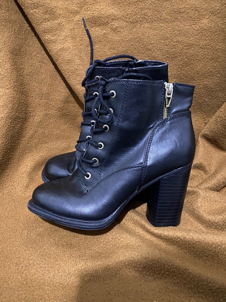 Bottines femmes en cuir noir