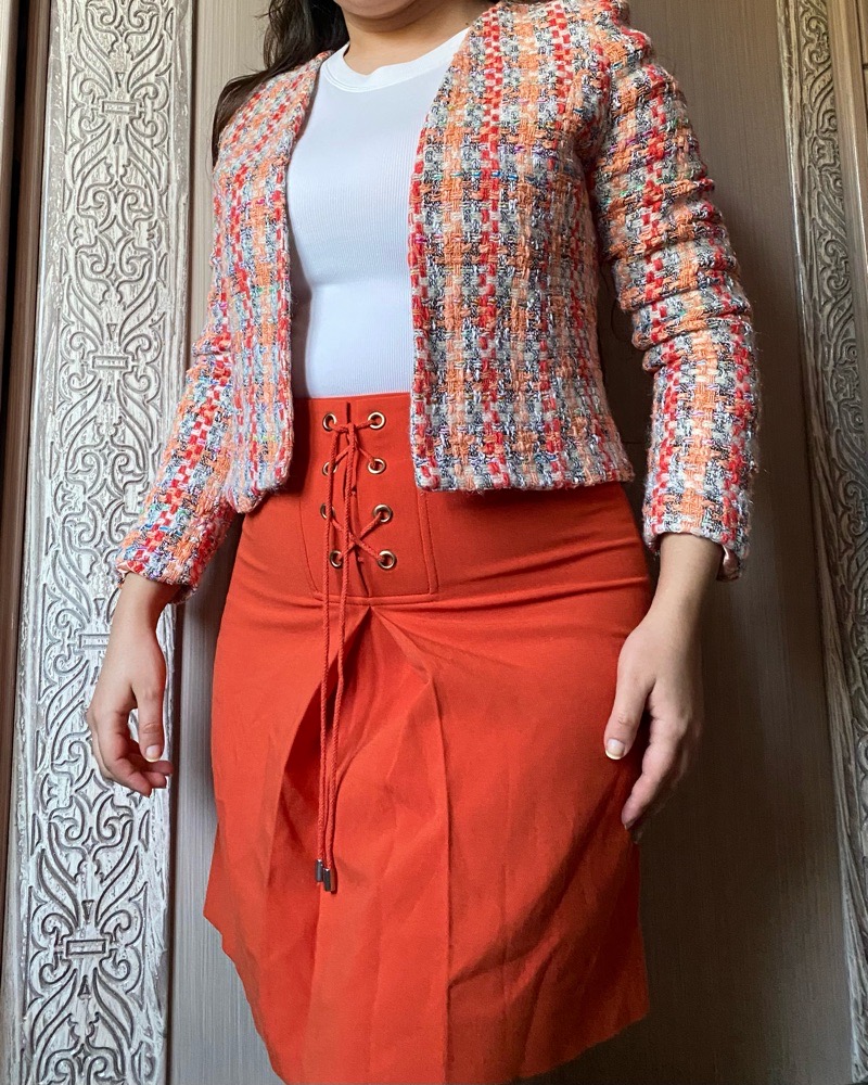 Jupe orange avec vest multicolor