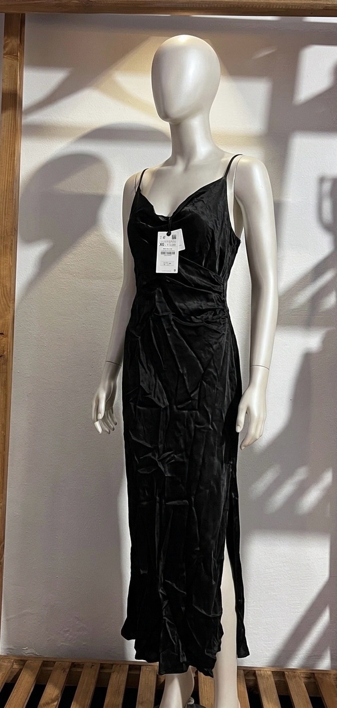 Robe ZARA noir satiné 🖤🖤🖤