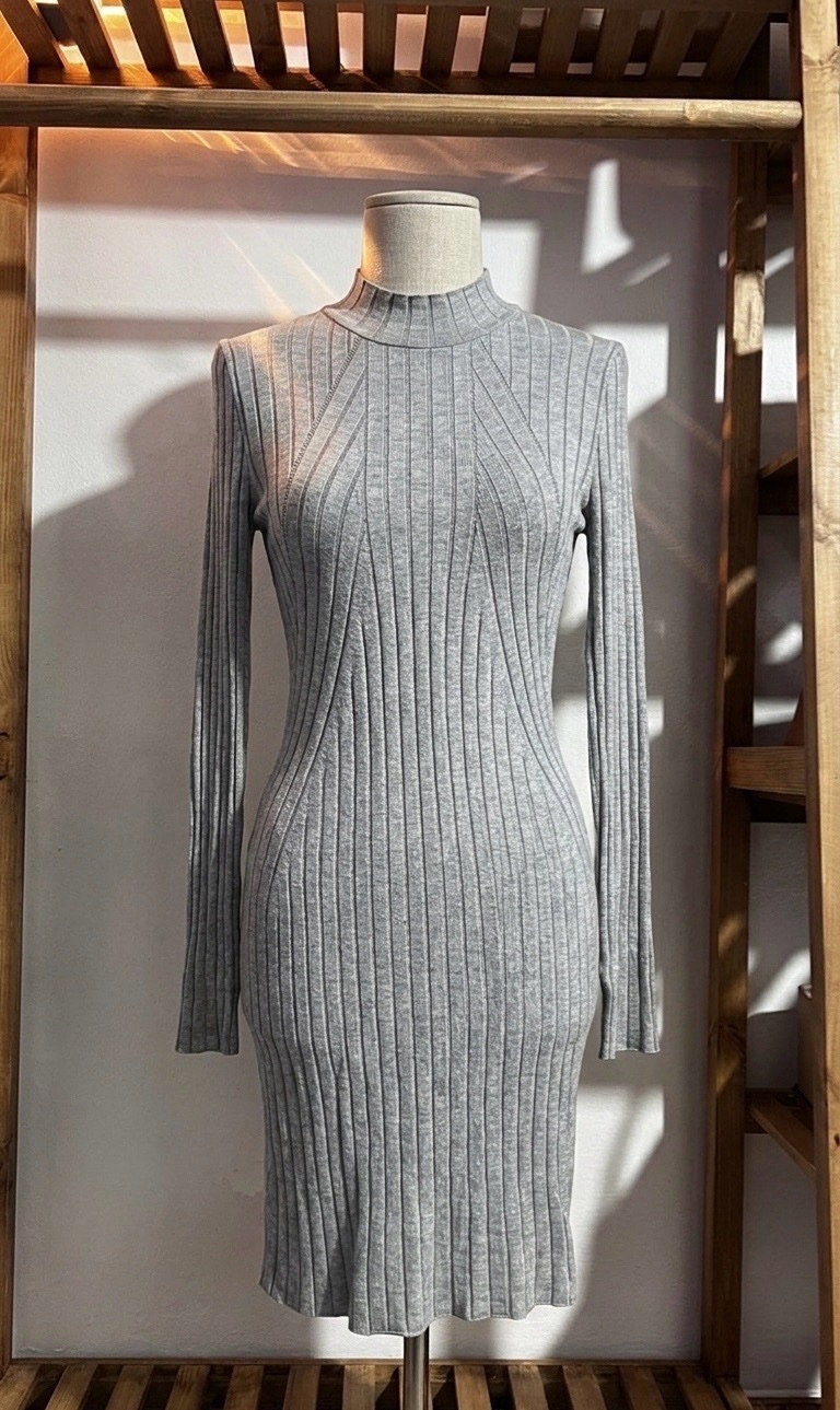 Robe grise Stradivarius S/M 🩶🩶🩶