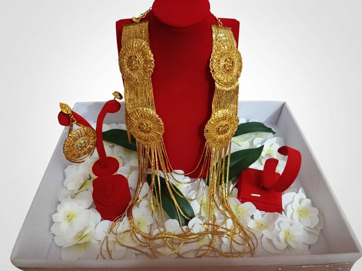 Collier + boucles plongé dans l'or 21 carats