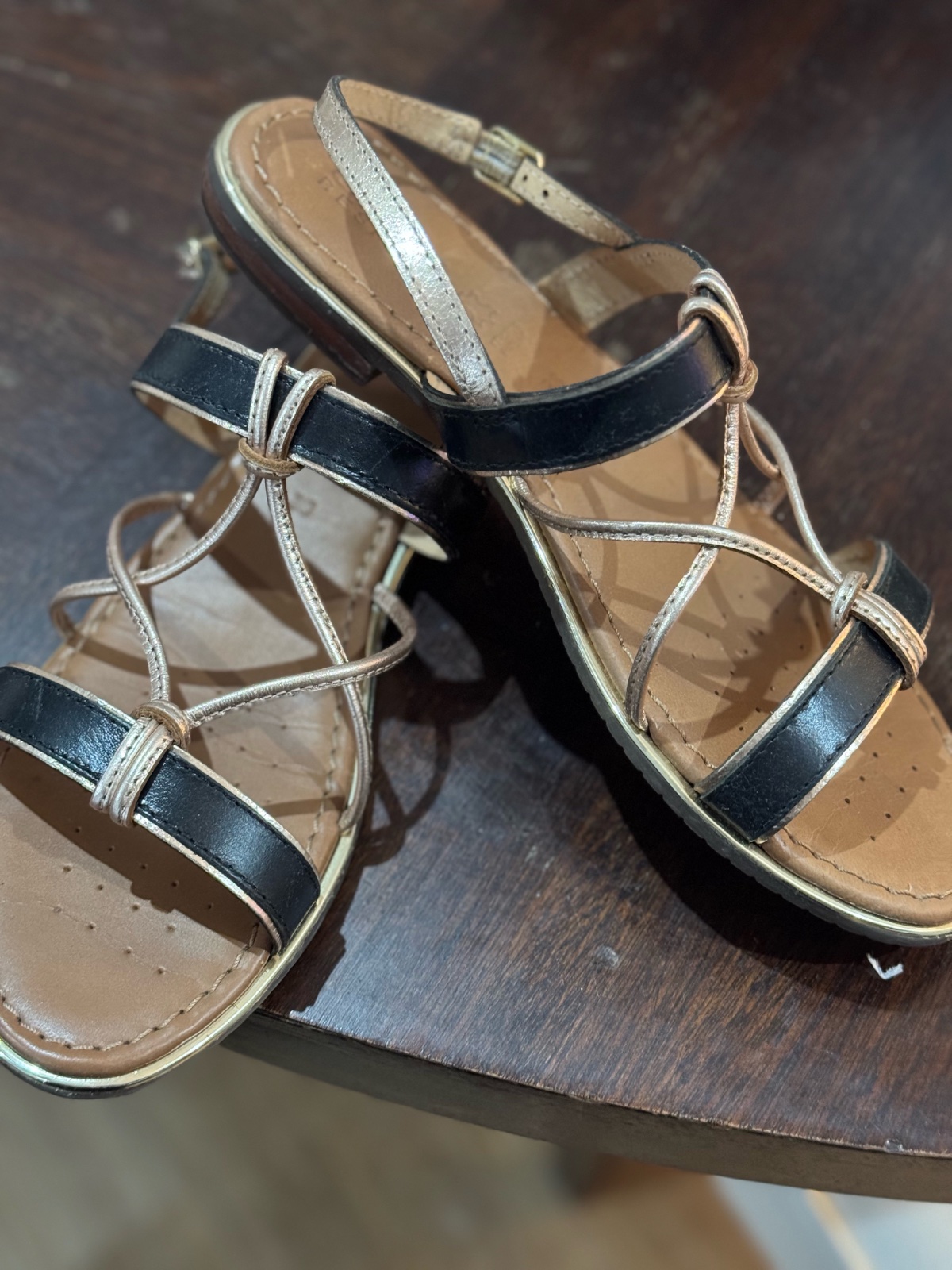 Geox cuir neuves 