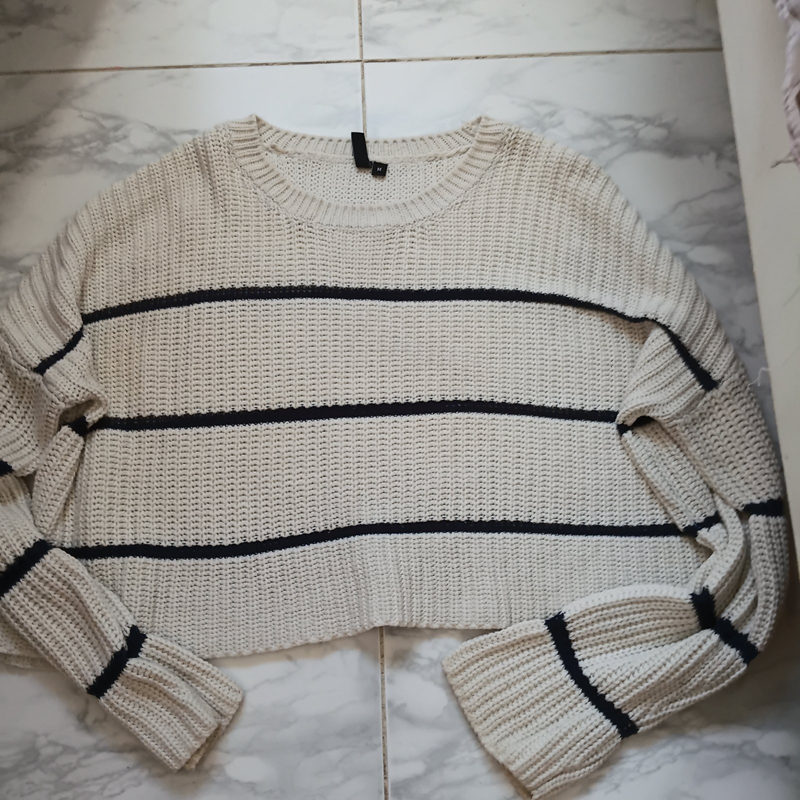 Pull en maille rayé blan et bleu🤍💙