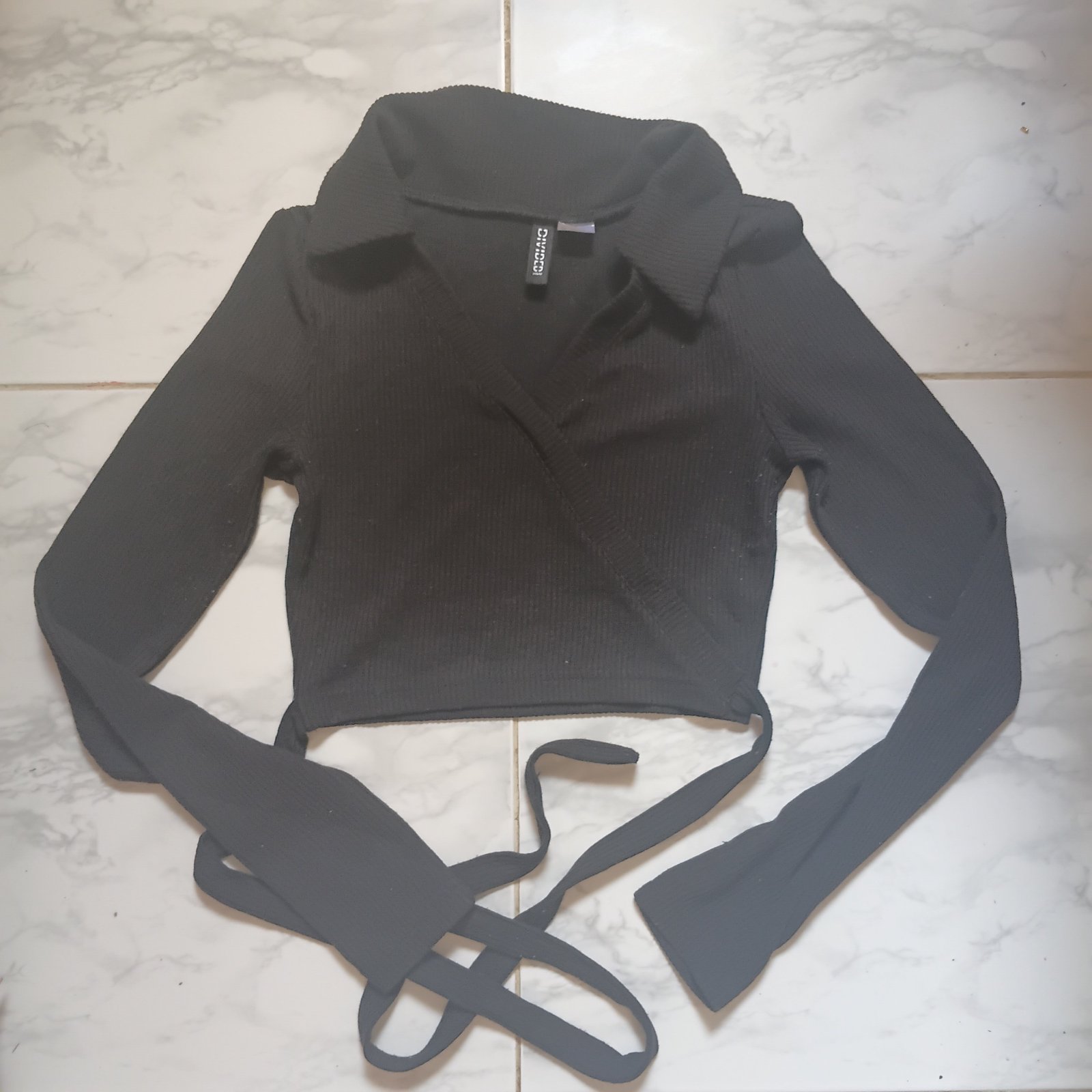 Crop top noir H&M Divided à nouer autour de la taille🖤🖤
