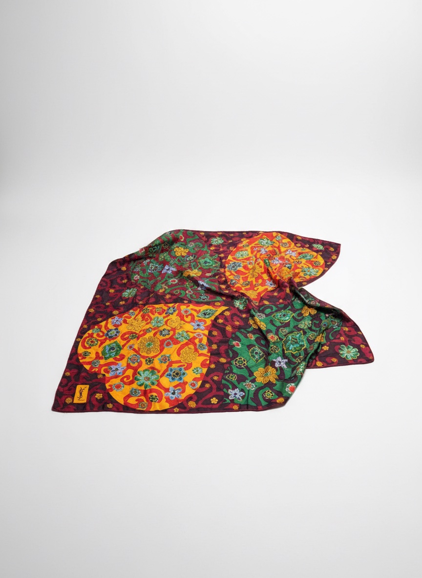 Foulard  carré saint laurent soie 