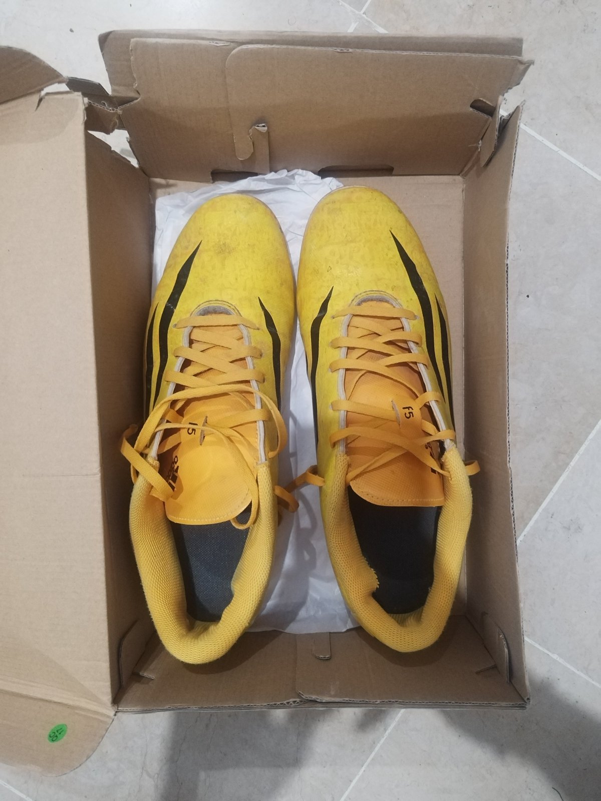 Chaussure de foot adidas jaune Messi