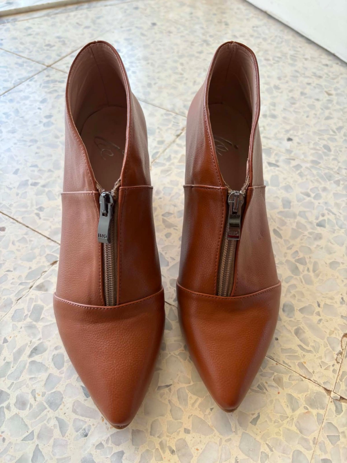 Bouttine en camel a talons carre tres confortable 