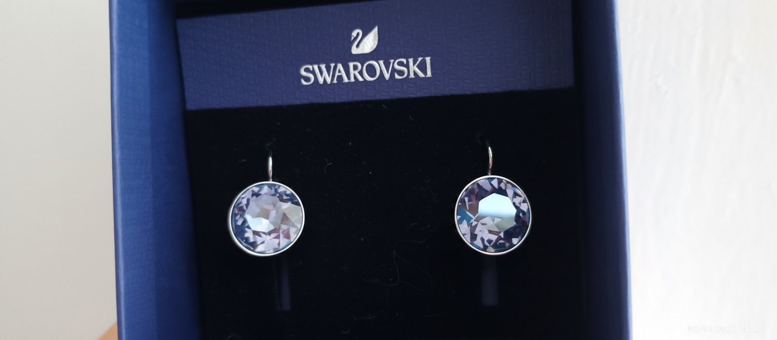 Des boucles d'oreilles Swarovski 