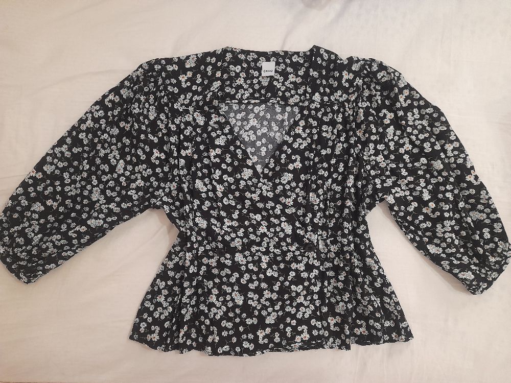 Belle chemise fleurie manche bouffantes 