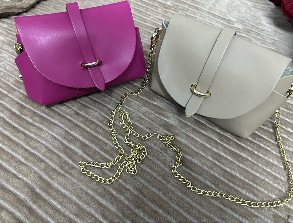 Deux petites bondeliere cuir de la marque pelle en tres bon etat