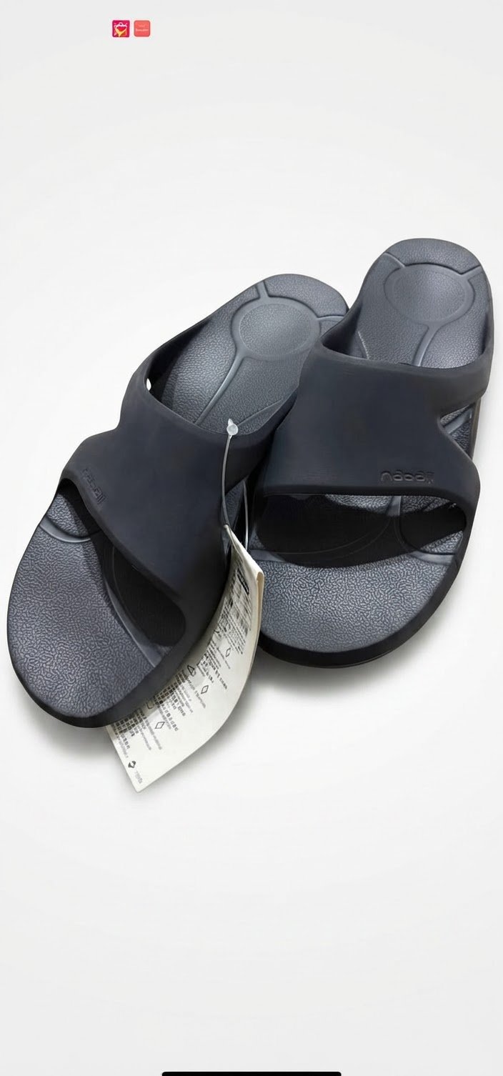 Claquettes Decathlon taille 38 neuf