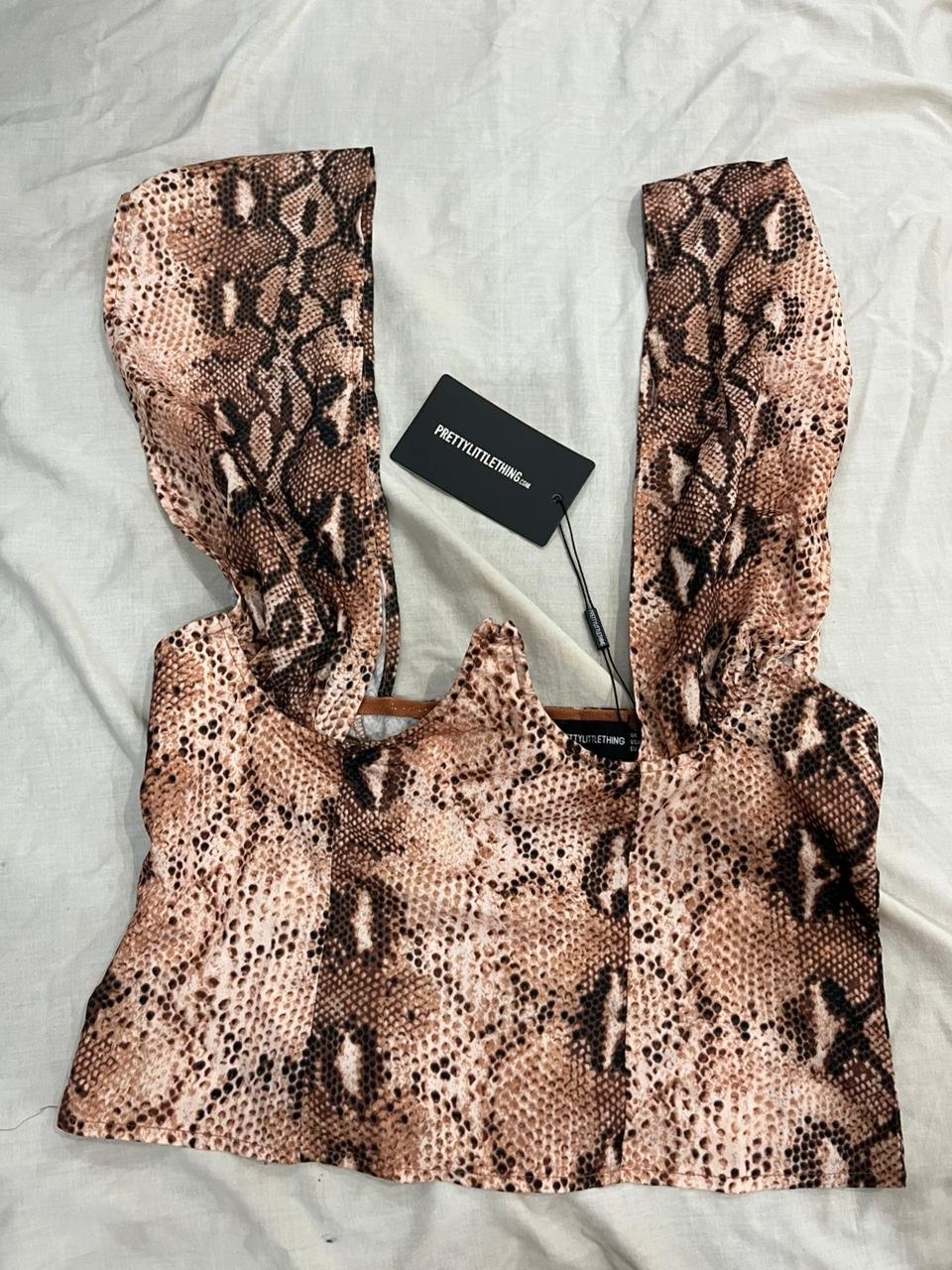 Haut PrettyLittleThing est un bustier à armatures avec un imprimé peau de serpent marron et beige