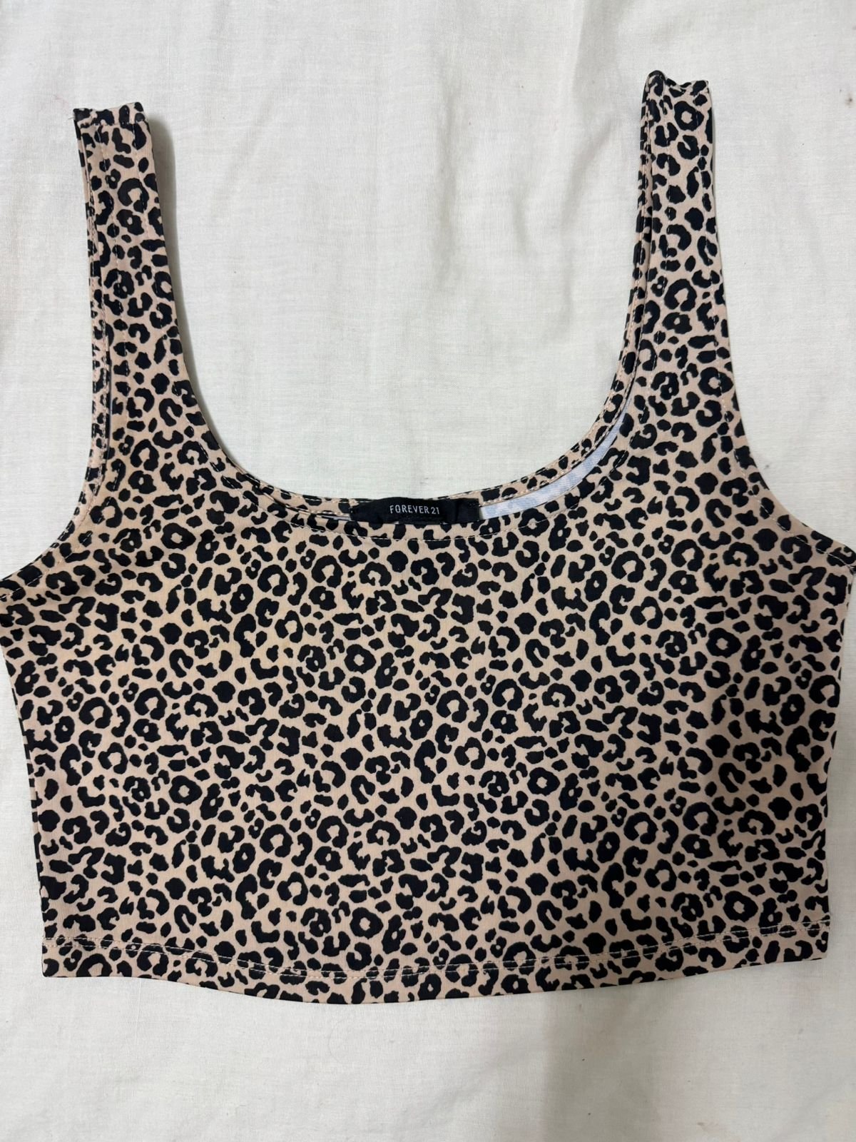 Forever 21 WomeForever 21 Women’s Sexy Velvet Animal Print Crop tops Size Mexy Velvet Animal Print Crop tops Size M
