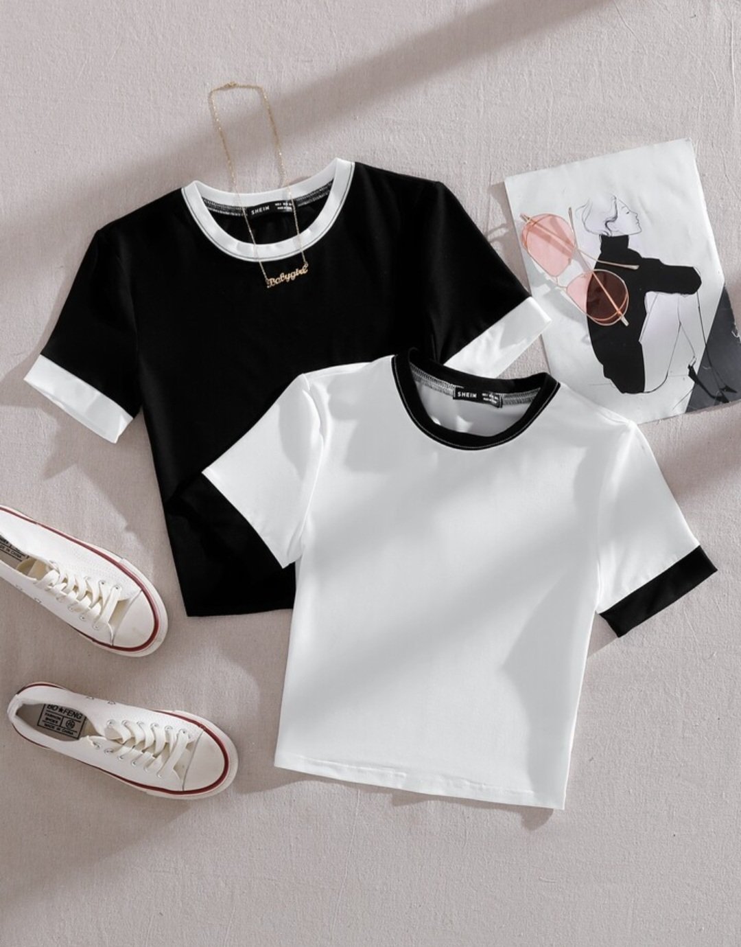 2 T-shirts noir et blan