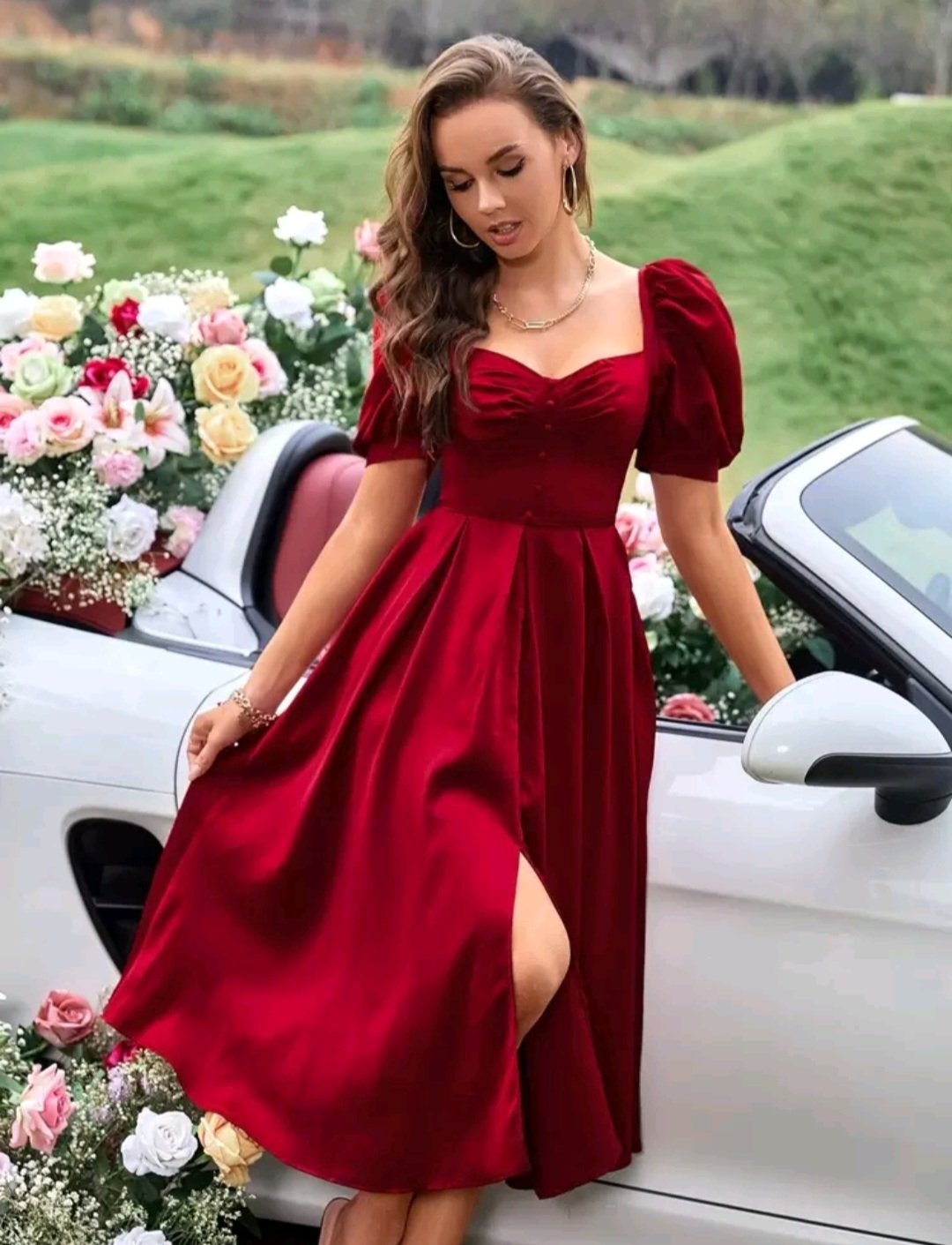 Élégante robe midi en satin bordeaux de la marque SHEIN présente une encolure en cœur et des manches bouffantes