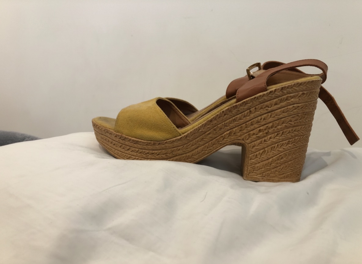Talons jaune moutarde
