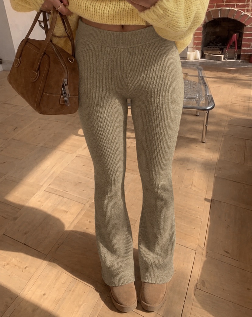High Waisted Ribbed Knit Flare Pants 