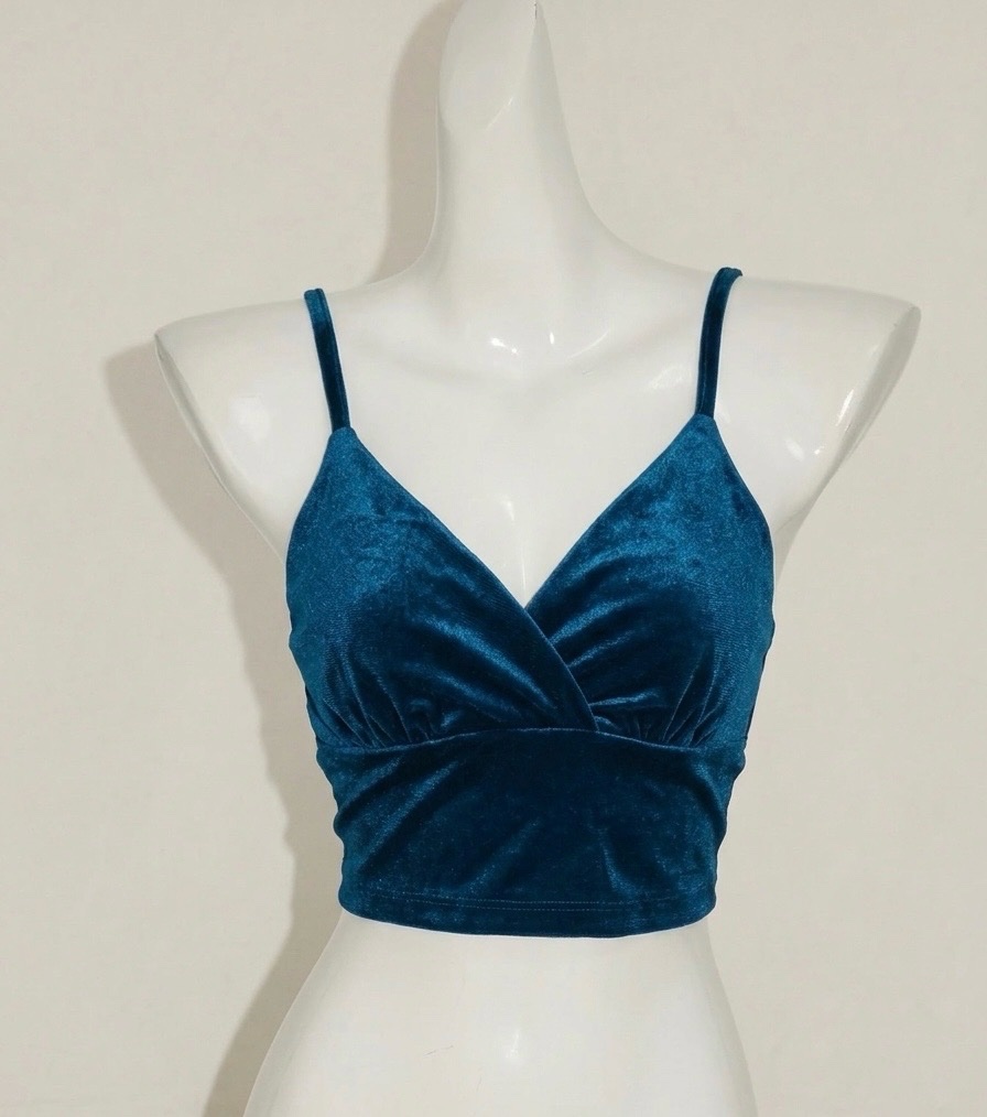 Haut court sexy en velours bleu sarcelle, col en V