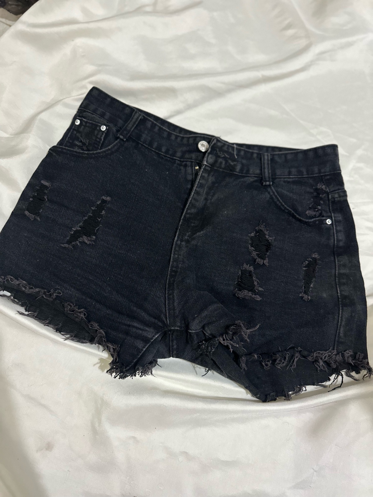 Short en jean noir délavé déchiré / Effet effiloché (Taille XL)