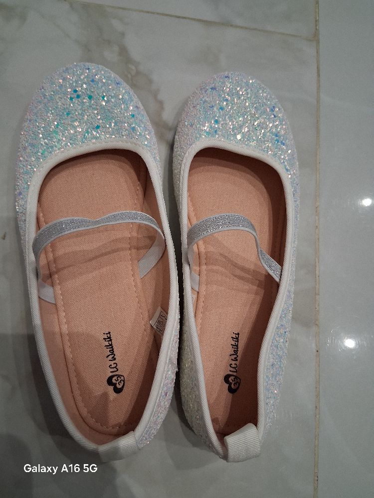 Ballerine LC Wakiki pailletée jamais portée