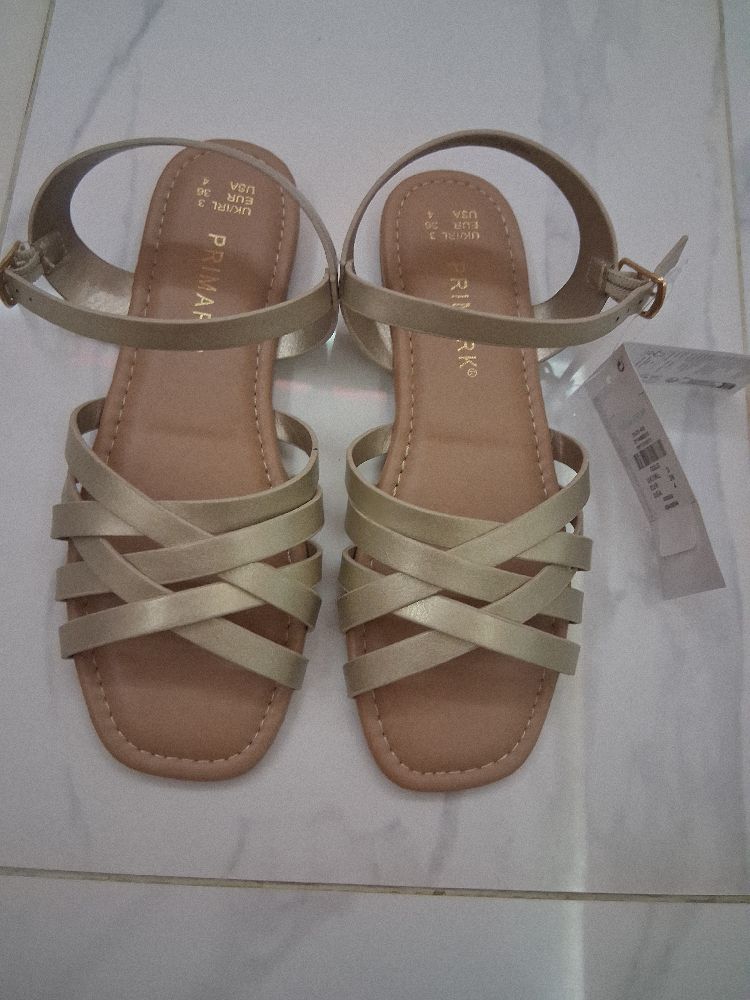 Sandale fille primark avec tiket pointure 36